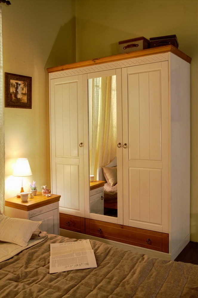 Шкаф белый с зеркалом Дания 3ств №1