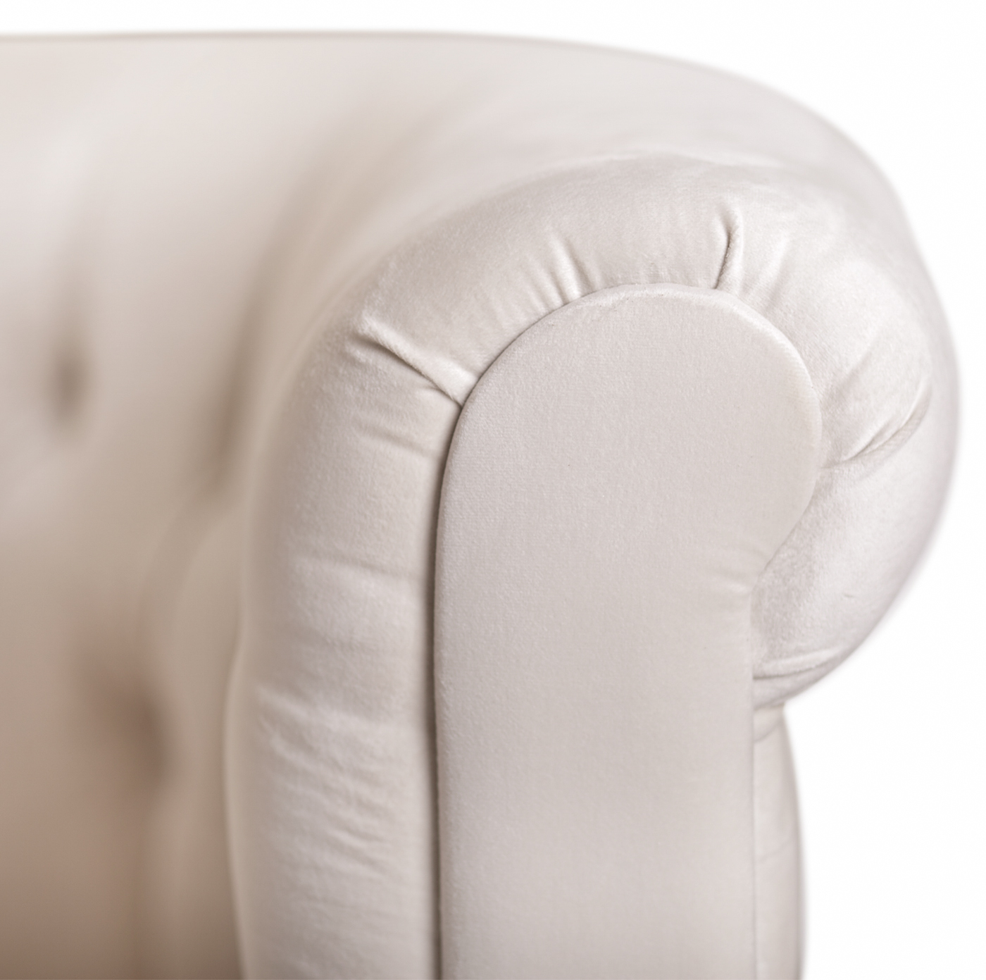 Низкие кресла для дома Swaun beige velvet