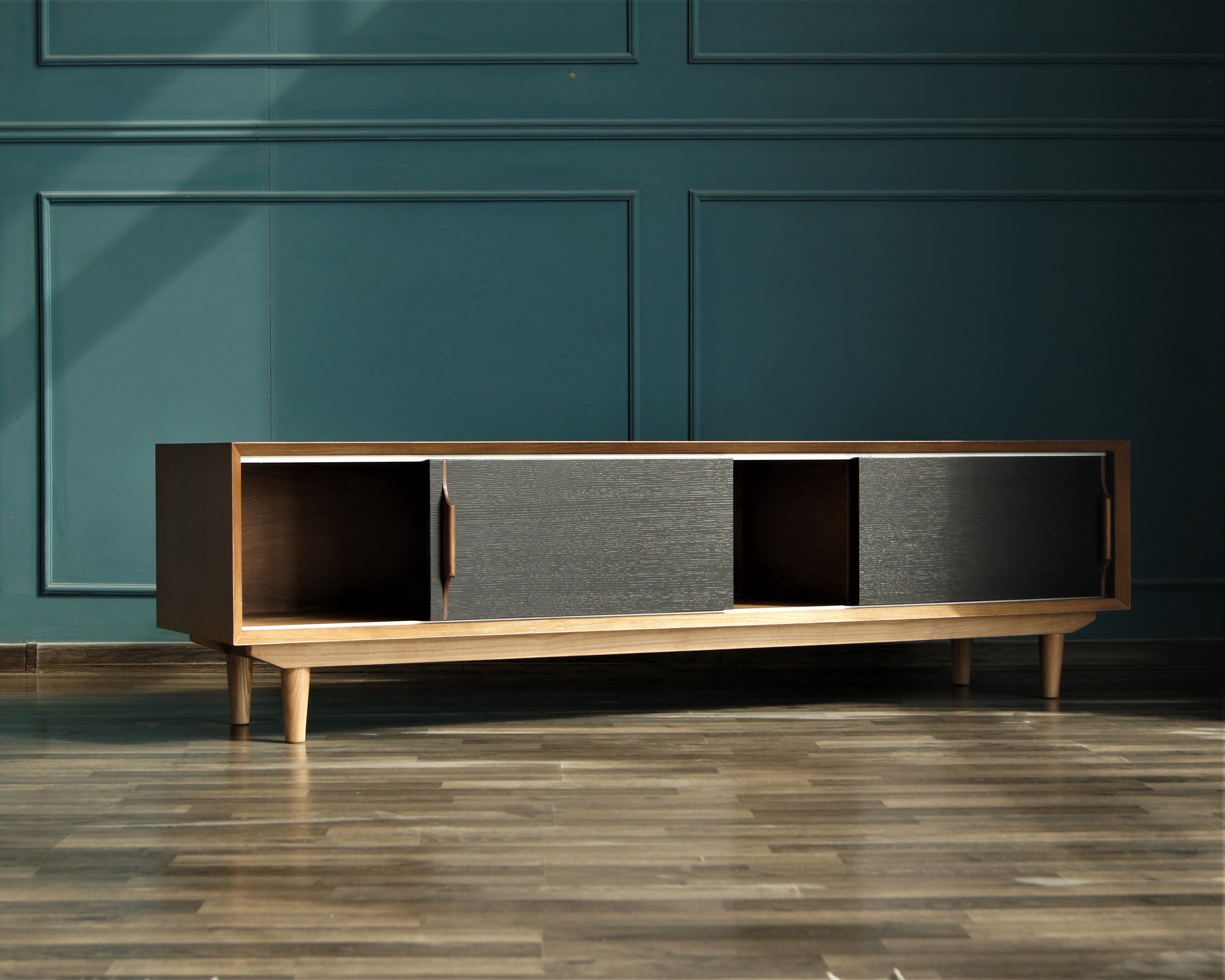 Консоль под TV массив дерева в Скандинавском стиле "Bruni Black"