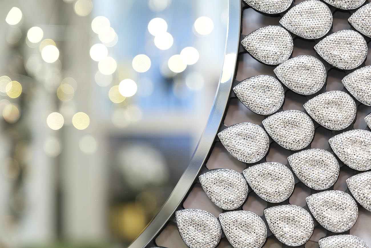 50SX-1808 Зеркало круглое в раме из кристаллов